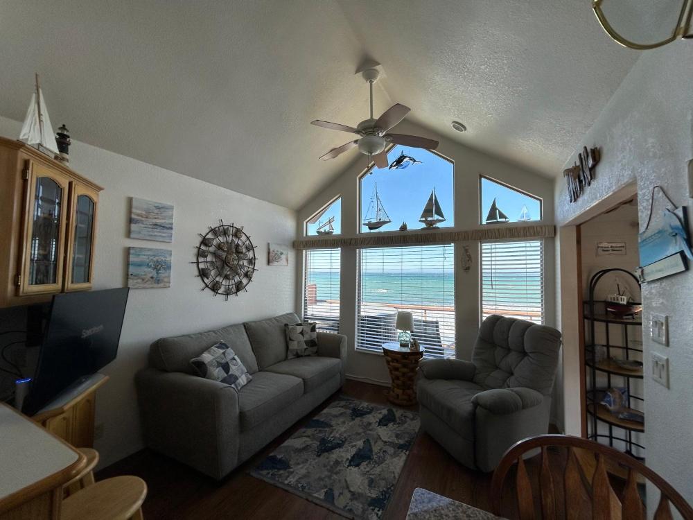 Bungalow - Beach Front interior